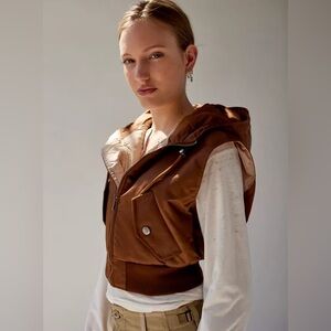 Urban Outfitters BDG Eliza Hooded Cropped Zip Puffer Brown Vest Medium